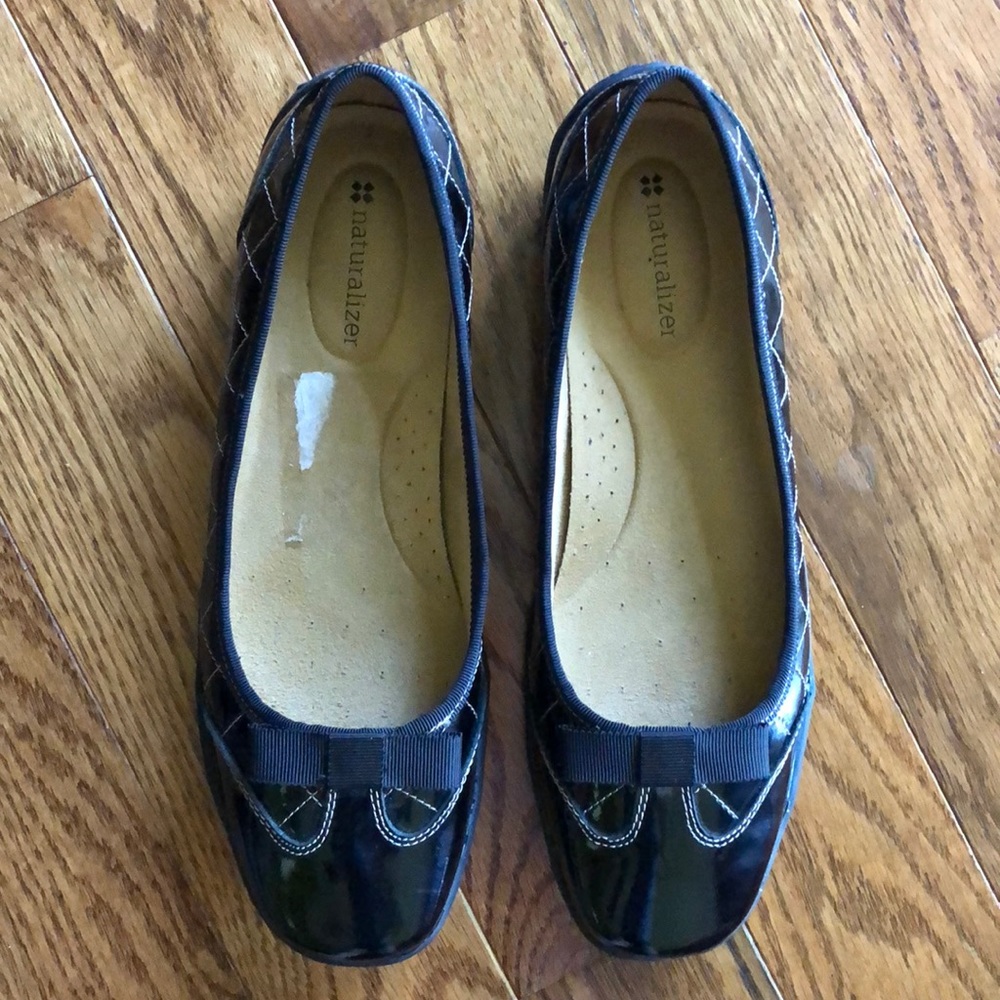 Naturalizer Ladies flats, black patent leather